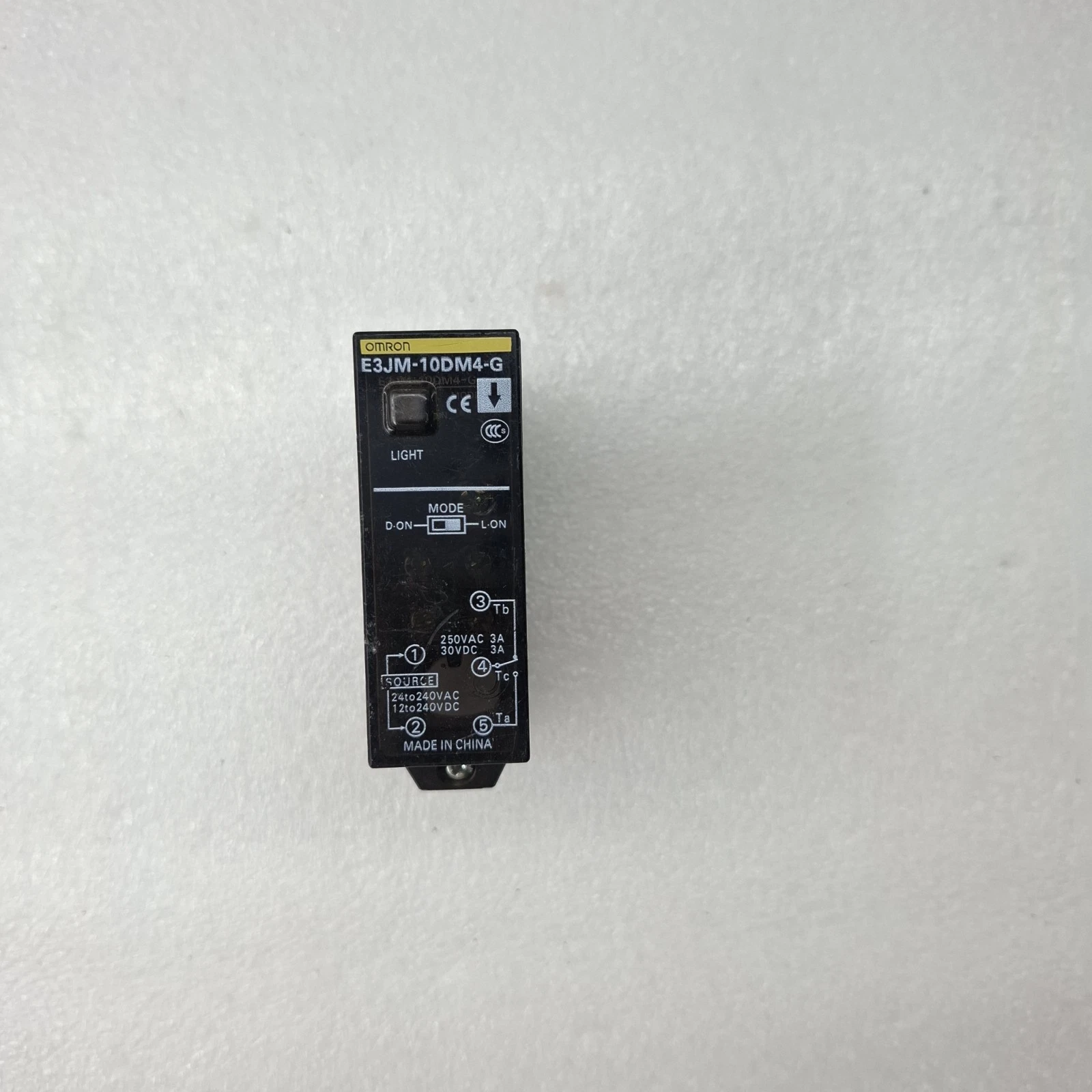 OMRON E3JM-10DM4-G Photoelectric Sensor – For Parts / Not Working